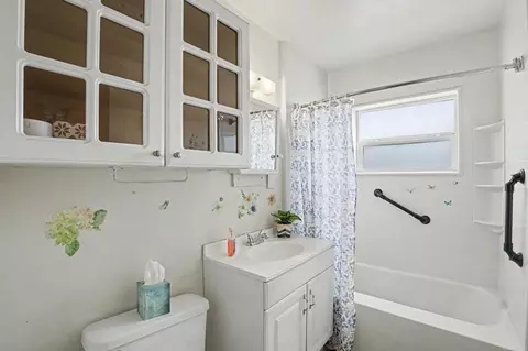Bath - 632 Claydelle Ave, El Cajon, CA 92020 photo 1 of 2