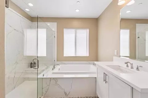 Bath - 2911 Eldenberry St, Escondido, CA 92029 photo 3 of 5