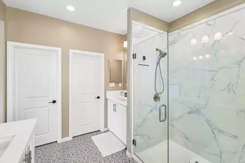 Bath - 2911 Eldenberry St, Escondido, CA 92029 photo 4 of 5