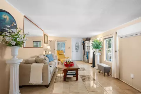 Living - 4554 Date Ave, La Mesa, CA 91941 photo 3 of 4