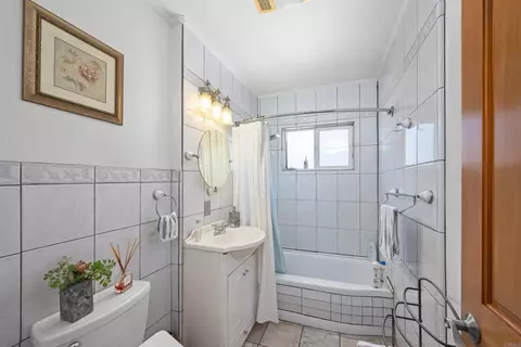 Bath - 4554 Date Ave, La Mesa, CA 91941 photo 1 of 5