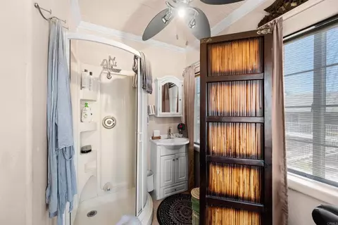 Bath - 4554 Date Ave, La Mesa, CA 91941 photo 2 of 5