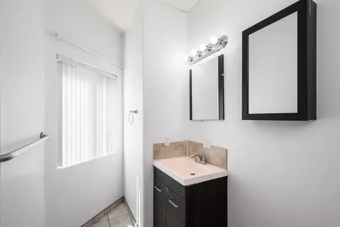 Bath - 4554 Date Ave, La Mesa, CA 91941 photo 5 of 5