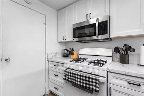 Kitchen - 1465 E Lexington Ave #10A, El Cajon, CA 92019 photo 3 of 5