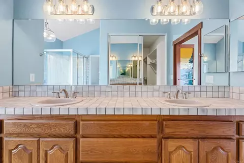 Bath - 15979 Gantry Way, Ramona, CA 92065 photo 3 of 6