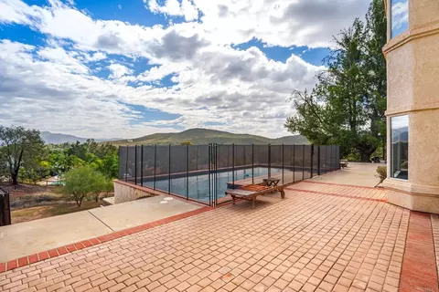 Exterior - 15979 Gantry Way, Ramona, CA 92065 photo 4 of 6