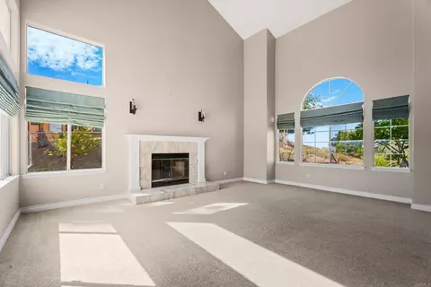 Living - 15979 Gantry Way, Ramona, CA 92065 photo 4 of 10