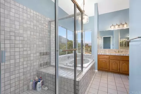 Bath - 15979 Gantry Way, Ramona, CA 92065 photo 5 of 5