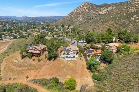 View/Area - 15979 Gantry Way, Ramona, CA 92065 photo 3 of 4