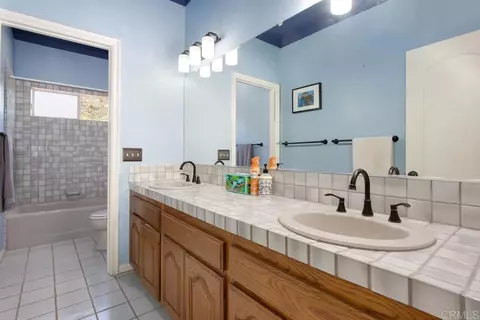 Bath - 15979 Gantry Way, Ramona, CA 92065 photo 2 of 5