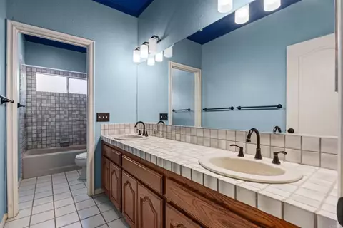 Bath - 15979 Gantry Way, Ramona, CA 92065 photo 5 of 6