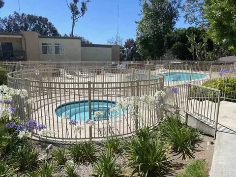 Exterior - 432 Edgehill Ln #15, Oceanside, CA 92054 photo 4 of 6