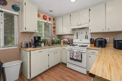 Kitchen - 1960 Arnold Way, Alpine, CA 91901 photo 1 of 2