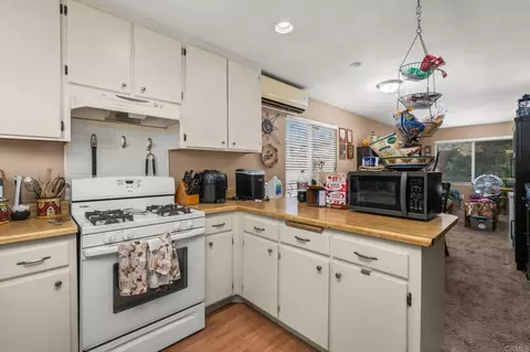 Kitchen - 1960 Arnold Way, Alpine, CA 91901 photo 2 of 2