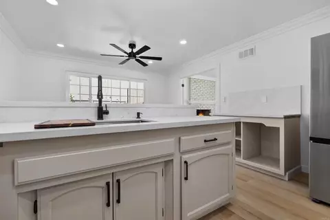 Kitchen - 847 Halecrest Dr, Chula Vista, CA 91910 photo 5 of 6
