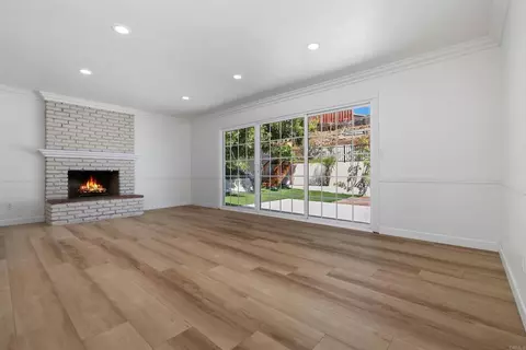 Living - 847 Halecrest Dr, Chula Vista, CA 91910 photo 2 of 7