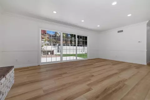 Living - 847 Halecrest Dr, Chula Vista, CA 91910 photo 3 of 7