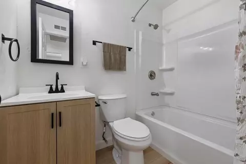 Bath - 847 Halecrest Dr, Chula Vista, CA 91910 photo 2 of 2