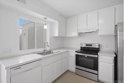 Kitchen - 9457 Carlton Oaks Dr #B, Santee, CA 92071 photo 1 of 2