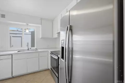 Kitchen - 9457 Carlton Oaks Dr #B, Santee, CA 92071 photo 2 of 2