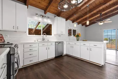 Kitchen - 3333 Suncrest, El Cajon, CA 92021 photo 4 of 4