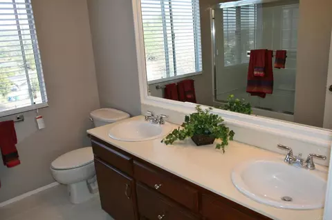 Bath - 1595 Zephyr Ave, El Cajon, CA 92021 photo 2 of 4