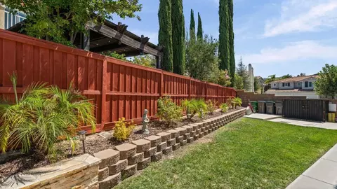 Exterior - 33982 Baystone St, Temecula, CA 92592 photo 6 of 7