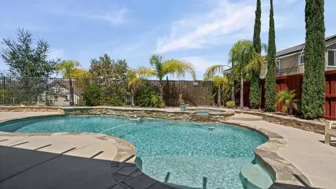 Exterior - 33982 Baystone St, Temecula, CA 92592 photo 2 of 7