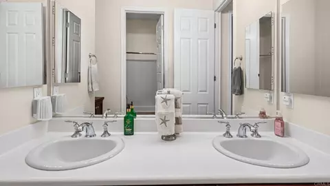 Bath - 33982 Baystone St, Temecula, CA 92592 photo 2 of 3