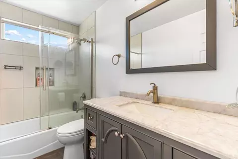 Bath - 24144 St Helena Ct, Ramona, CA 92065 photo 2 of 4
