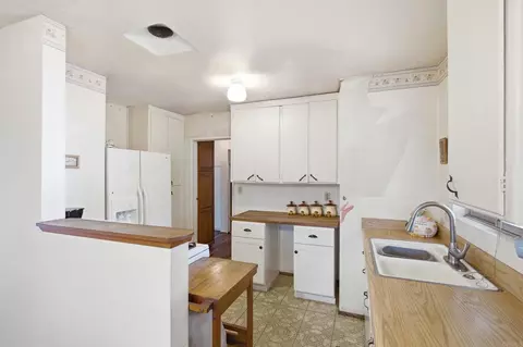 Kitchen - 9049 Bubbling Wells Rd, Lakeside, CA 92040 photo 2 of 2