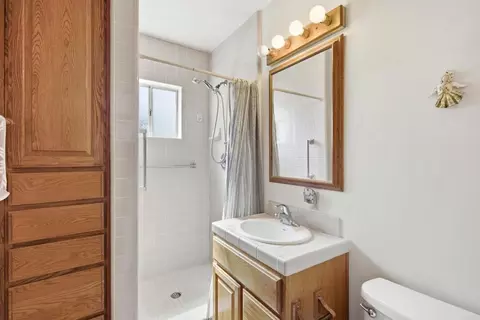 Bath - 9049 Bubbling Wells Rd, Lakeside, CA 92040 photo 1 of 2