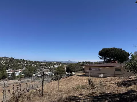 8965 Greenview Pl, Spring Valley, CA 91977 photo 5