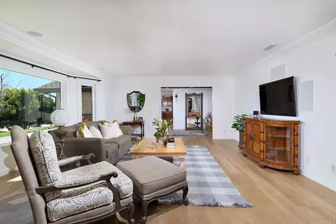 Living - 1598 Mesa Verde Dr, Vista, CA 92084 photo 2 of 4