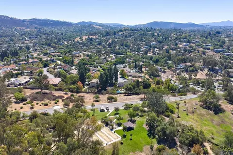 View/Area - 1598 Mesa Verde Dr, Vista, CA 92084 photo 25 of 28