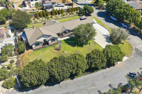 View/Area - 1598 Mesa Verde Dr, Vista, CA 92084 photo 4 of 28