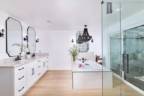 Bath - 1598 Mesa Verde Dr, Vista, CA 92084 photo 1 of 5