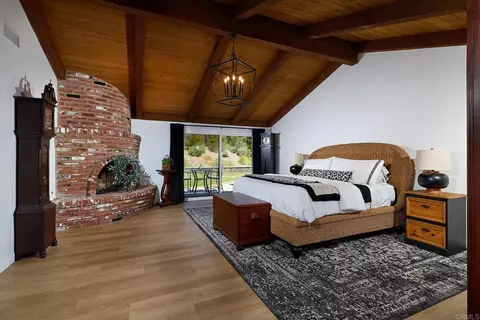 Bedroom - 1598 Mesa Verde Dr, Vista, CA 92084 photo 1 of 3