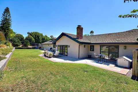 Exterior - 1598 Mesa Verde Dr, Vista, CA 92084 photo 3 of 7