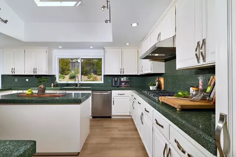 Kitchen - 1598 Mesa Verde Dr, Vista, CA 92084 photo 2 of 4