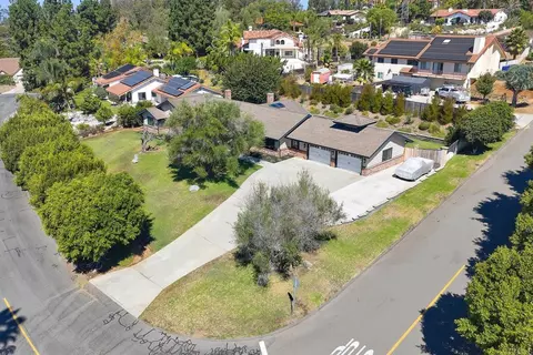 View/Area - 1598 Mesa Verde Dr, Vista, CA 92084 photo 3 of 28