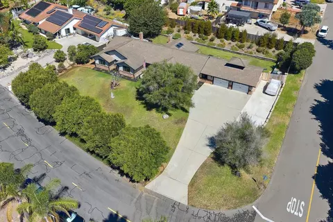 View/Area - 1598 Mesa Verde Dr, Vista, CA 92084 photo 12 of 28