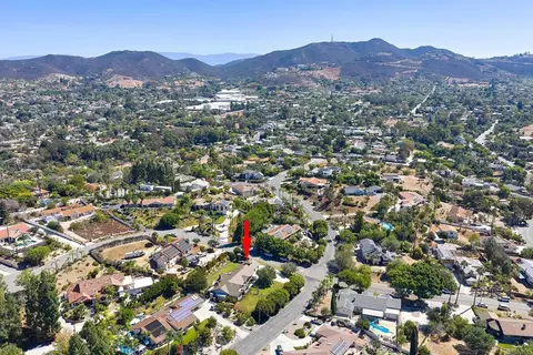 View/Area - 1598 Mesa Verde Dr, Vista, CA 92084 photo 19 of 28