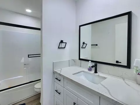 Bath - 319 Sun Ct, El Cajon, CA 92021 photo 1 of 2