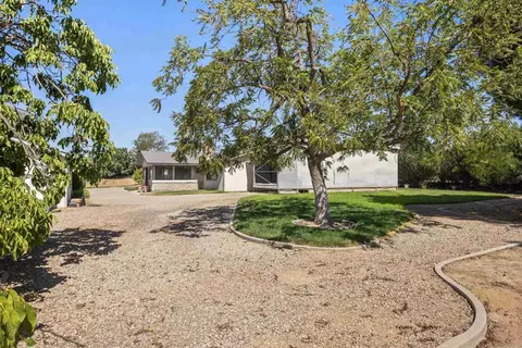 Exterior - 842 Hanson Ln, Ramona, CA 92065 photo 9 of 11