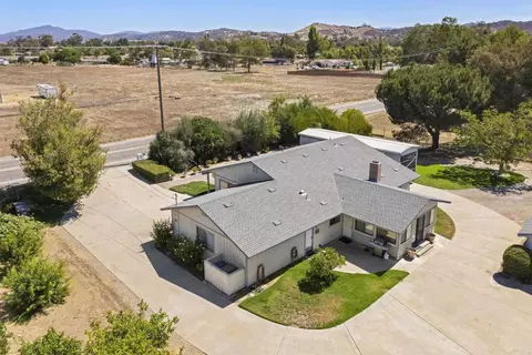View/Area - 842 Hanson Ln, Ramona, CA 92065 photo 2 of 24