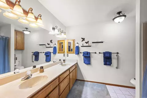Bath - 842 Hanson Ln, Ramona, CA 92065 photo 1 of 2