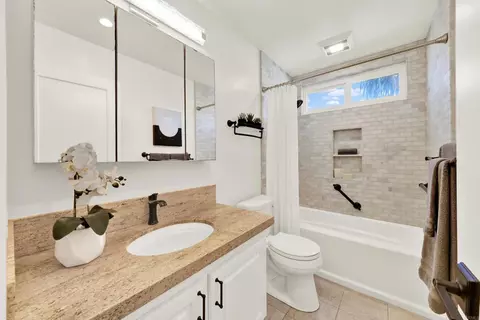 Bath - 7701 Garboso Pl, Carlsbad, CA 92009 photo 3 of 3