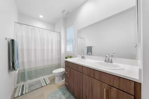 Bath - 10529 Graphite St, Spring Valley, CA 91977 photo 3 of 3
