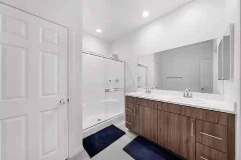 Bath - 10529 Graphite St, Spring Valley, CA 91977 photo 2 of 3